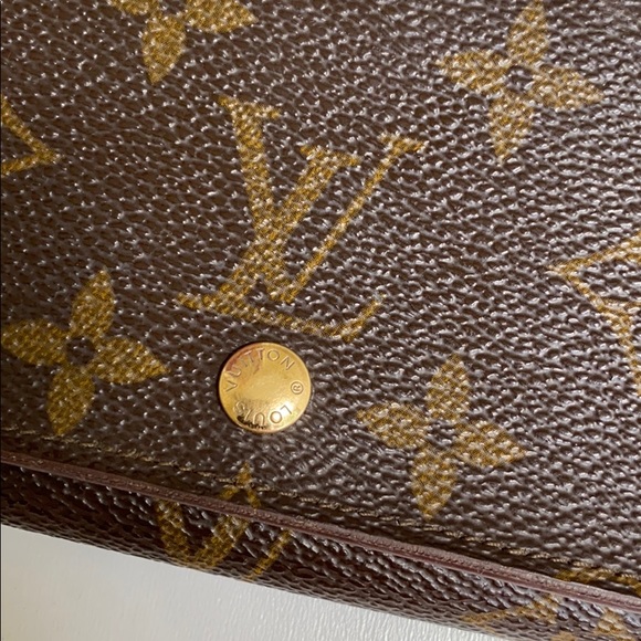 Louis Vuitton Bi-Fold Wallet - Picture 3 of 14